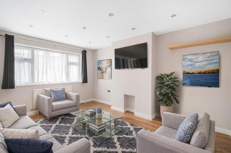 AI staging living room @ 18 Sunnyhurst .jpg