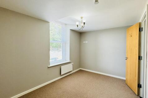 Flat 5, Low Wood, 46 Clarence Road, Horsforth, Leeds, West Yorkshire photo 3