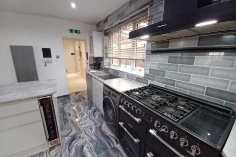 Wetherby Road, Leeds, West Yorkshire, LS17 photo 4