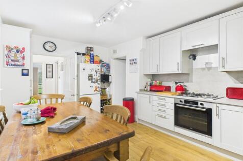 Kitchen/ Dining Area