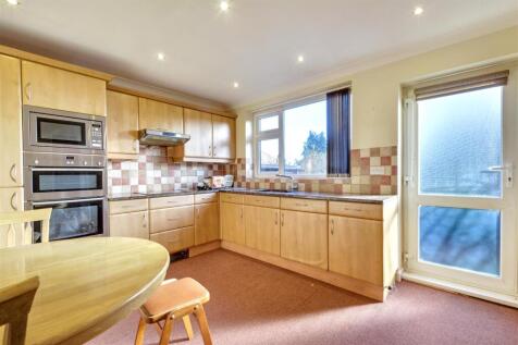 Kitchen_2.jpeg