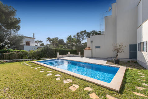 Pool view from the garden
