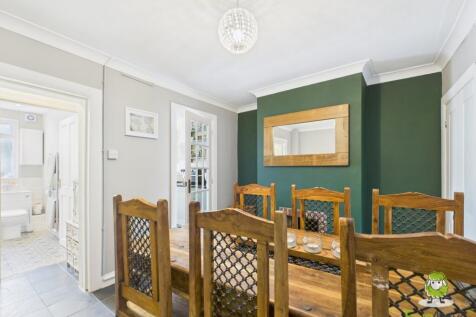 EweMove Estate Agents Basingstoke - Upper Sherbour