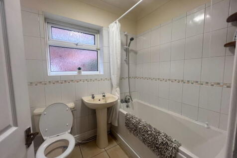 Pond Street, Barnsley, S70 1NE photo 4
