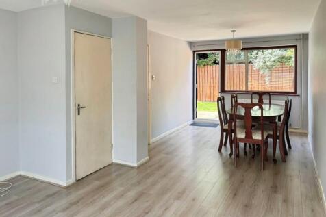 Hadlow Court, Slough photo 3