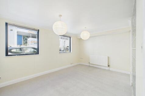 CAM01740G0-PR0472-STILL001