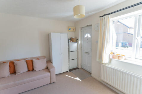 TWO BED HOUSE ON LADYGROVE  photo 4