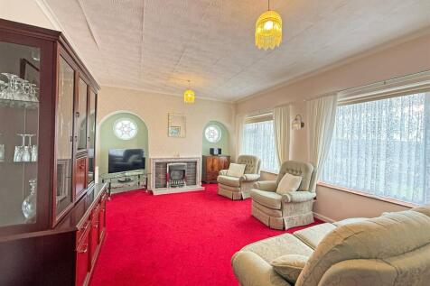 Rawlin Close 15 - Lounge FP.jpg