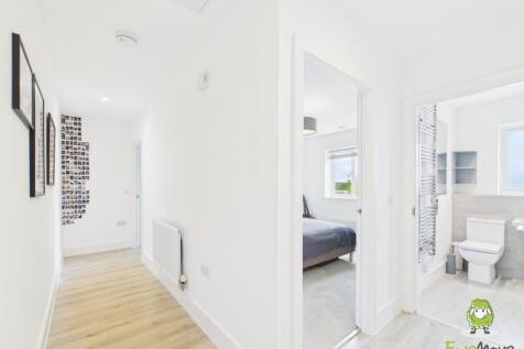 EweMove Estate Agents Basingstoke - Coliseum Court