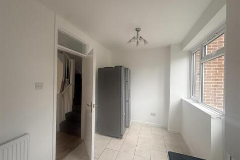 Mottisfont Road, London photo 3