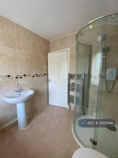 Upstairs Bathroom 