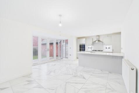 CAM02023G0-PR0190-STILL007