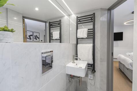 One Stay - Studio 1 - Bathroom Image 2.jpg