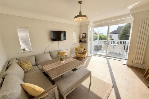 Village Road, West Kirby, Wirral photo 4