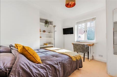 Room at Waltham Road,OVERTON photo 4
