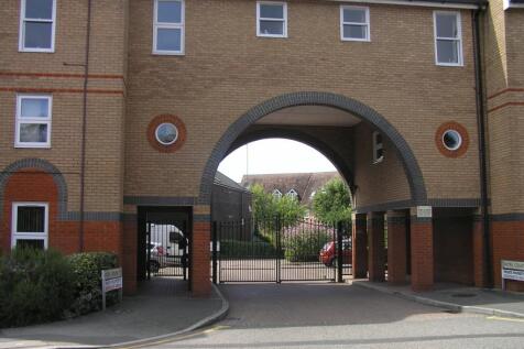 1-bed flat on Mitre Court, Railway Street, Hertford, Hertfordshire, SG14, £1,250/mo