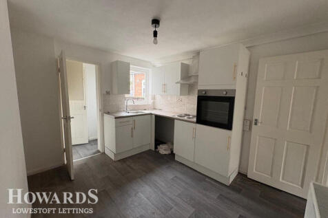 Raglan Street, LOWESTOFT photo 3