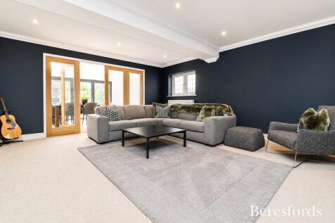 Rayleigh Road, Hutton, CM13 photo 4