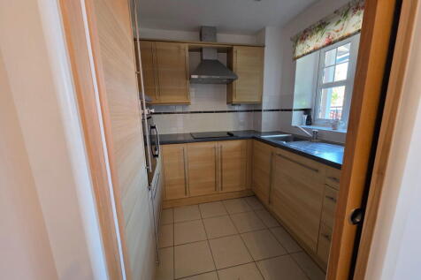 Holmes Place, Crowborough Hill photo 4