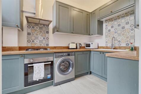 Kitchen 2.jpg