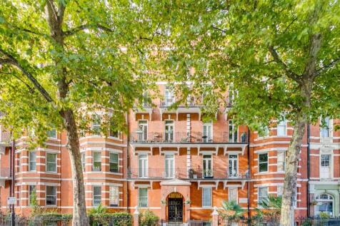 2-bed flat on Old Brompton Road, SW5, £2,535/mo