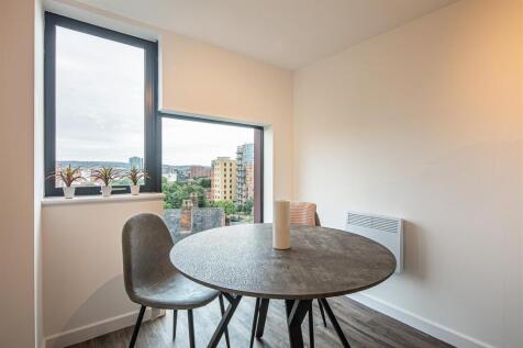 Apt 13 Qube, Sheffield, S1 photo 4