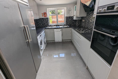 Palmer Park Avenue, Reading, Berkshire, RG6 photo 3
