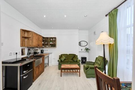 Kitchen/Living Area