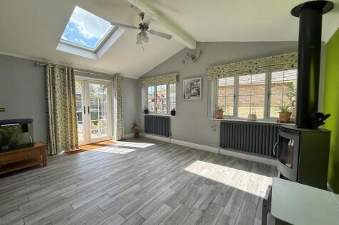 Tiverton Crescent, Kingsmead photo 4