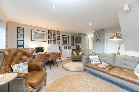 Sitting &amp; Dining Room