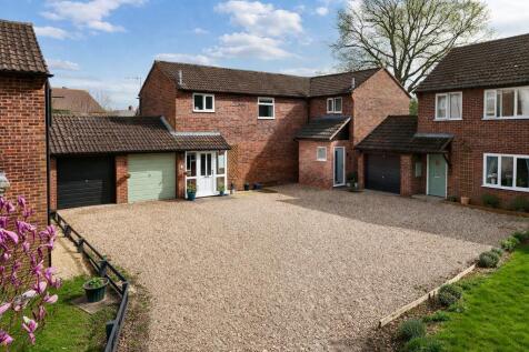 Front of house with green garage/office