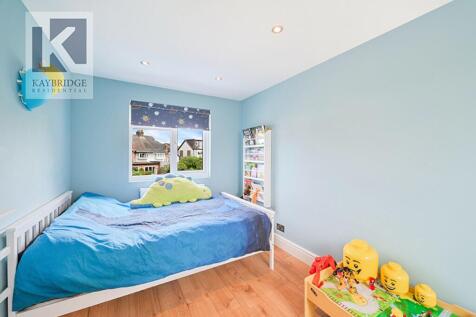 St. Clair Drive, Worcester Park - KT4 8UQ