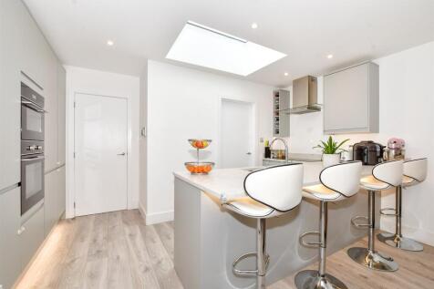 Kitchen / Lounge
