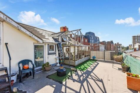 Balcony with cattery.jpg