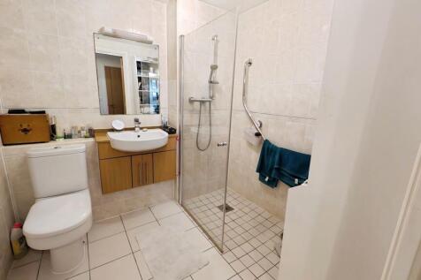 pbox-bathroom-344014.jpg