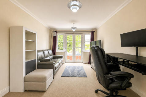 Brent Court, Winchester Road, Bishops Waltham, Southampton photo 3