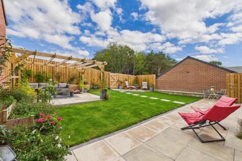 CAM04201G0-PR0108-STILL035