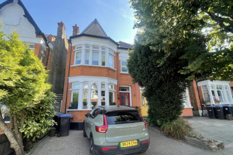 5 bedroom Detached for rent