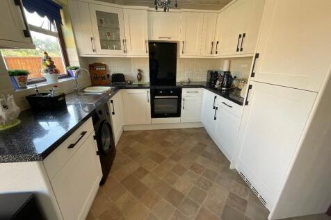 KITCHEN 16' x 9'