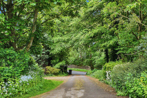 Entrance drive
