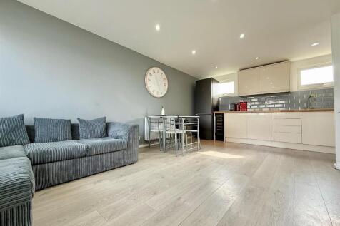 Open Plan Living Room/Kitchen