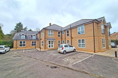 One bedroom ground floor apartment - For sale by 