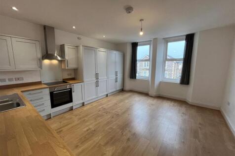 Kitchen / diner / living area