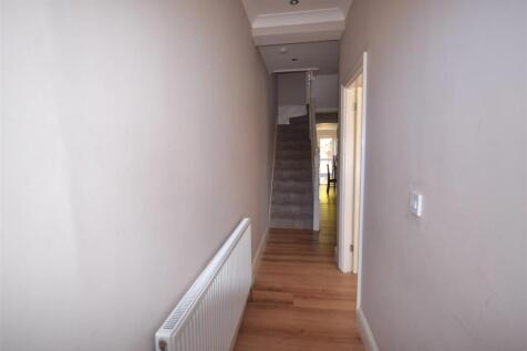 Three Bedroom House To Let, Borwick Avenue, Walthamstow, E17 - £2,500 PCM photo 4
