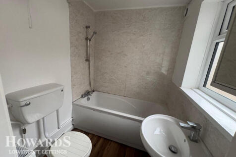 Raglan Street, LOWESTOFT photo 4
