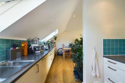 Cumberland Road, Acton, London, UK, W3 photo 4