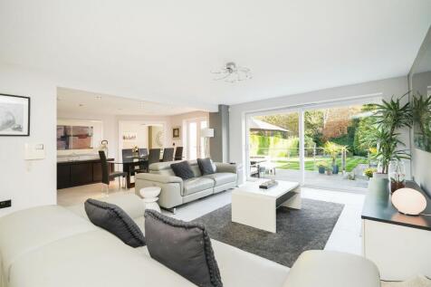 5 bed, 4 bath Detached in Sheffield - Photo 10