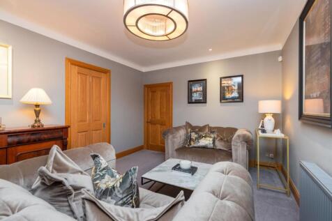 4 bed, 3 bath Detached in Glasgow - Photo 13