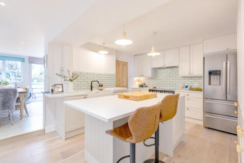 660d1b509698d_Low_Res_Pen Eglos-1