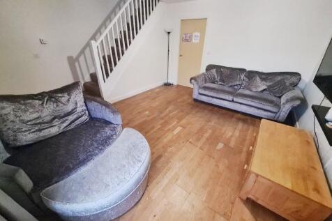 3 bed, 1 bath Semi-Detached in Manchester - Photo 8